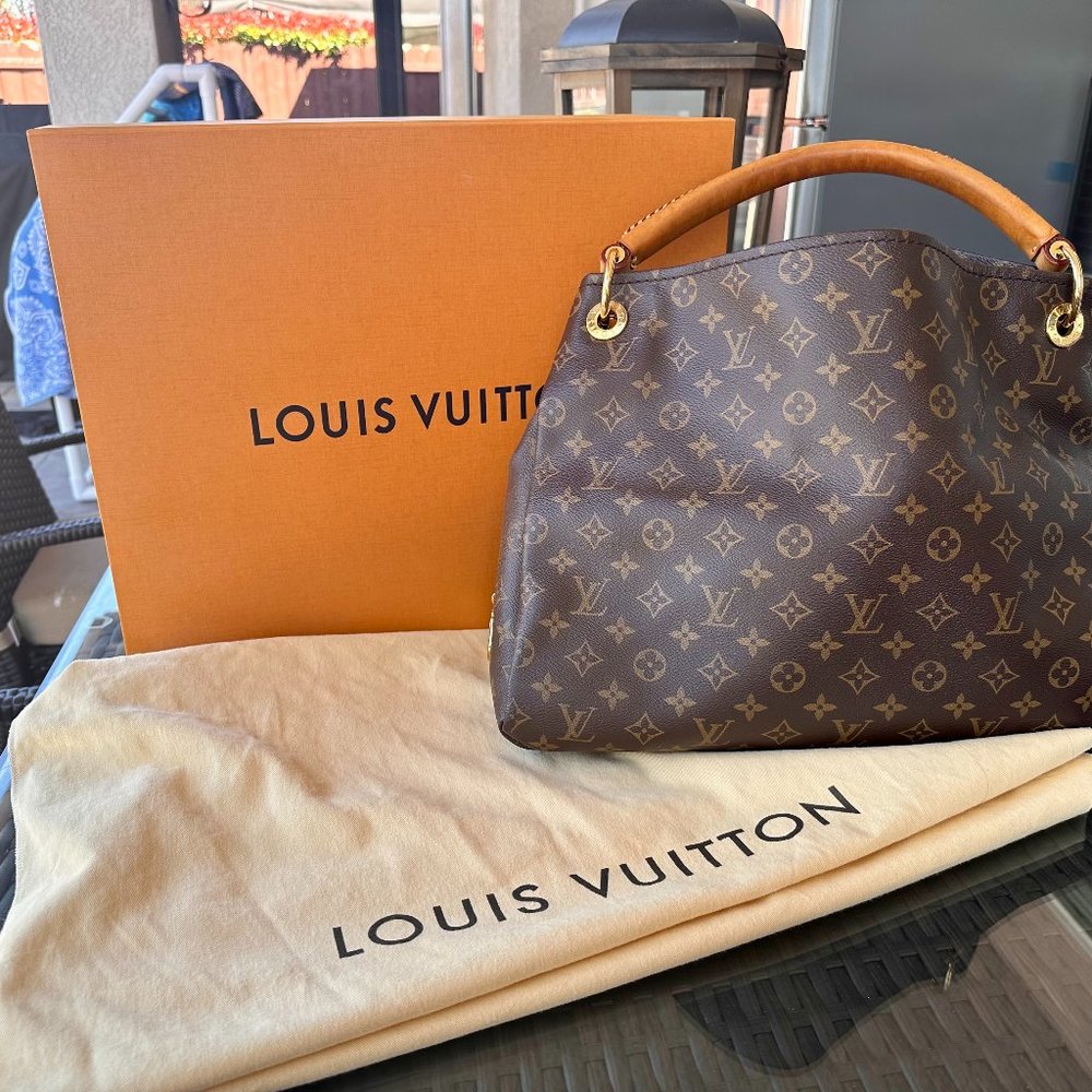 Louis Vuitton Artsy MM Monogram  Bag $2700